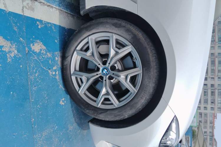 Used BMW i3 2022 eDrive 35 L Right Front Wheel Hub