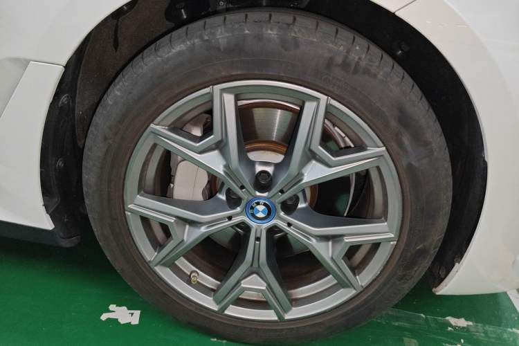 Used BMW i3 2022 eDrive 35 L Right Front Wheel Hub