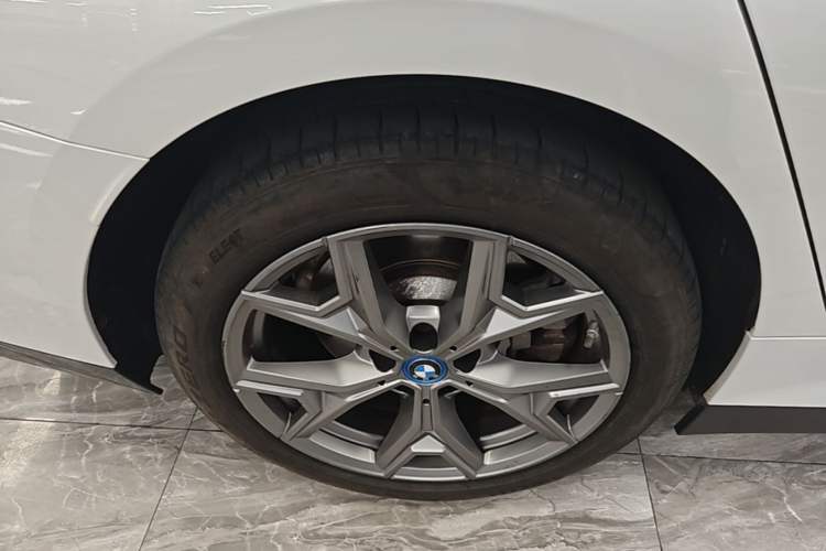 Used BMW i3 2022 eDrive 35 L Right Rear Wheel Hub