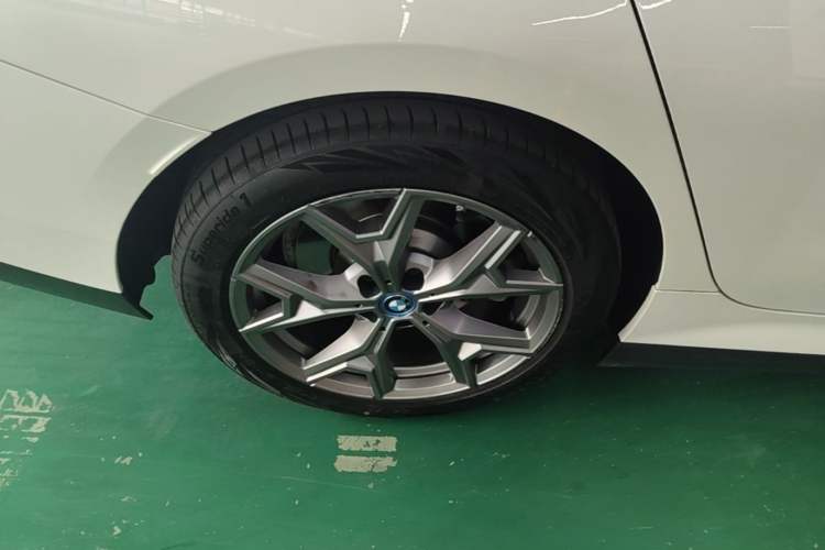 Used BMW i3 2022 eDrive 35 L Right Rear Wheel Hub