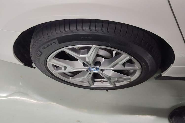 Used BMW i3 2022 eDrive 35 L Right Rear Wheel Hub