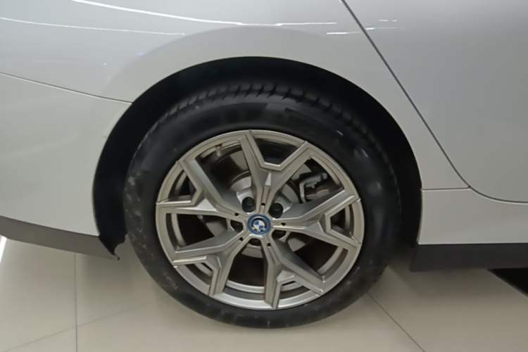 Used BMW i3 2022 eDrive 35 L Right Rear Wheel Hub