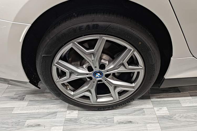 Used BMW i3 2022 eDrive 35 L Right Rear Wheel Hub