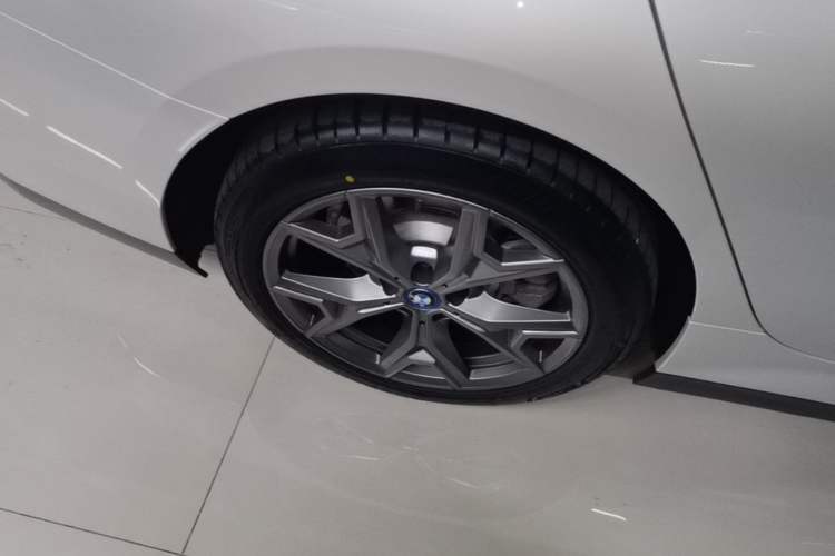 Used BMW i3 2022 eDrive 35 L Right Rear Wheel Hub