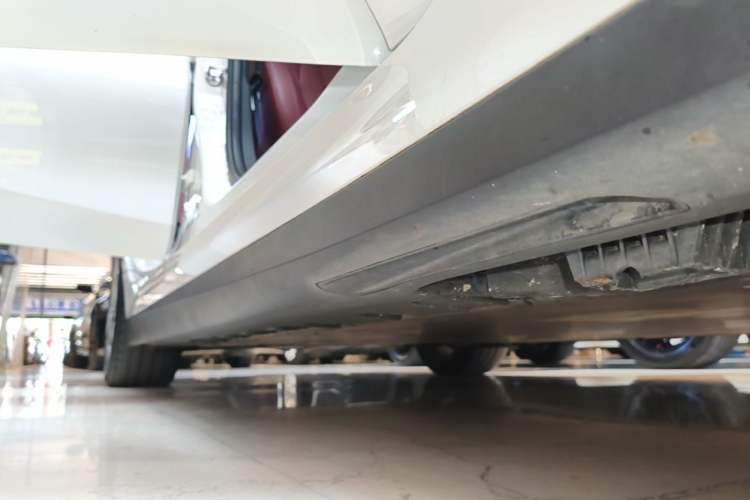 Used BMW i3 2022 eDrive 35 L Right Side Sill