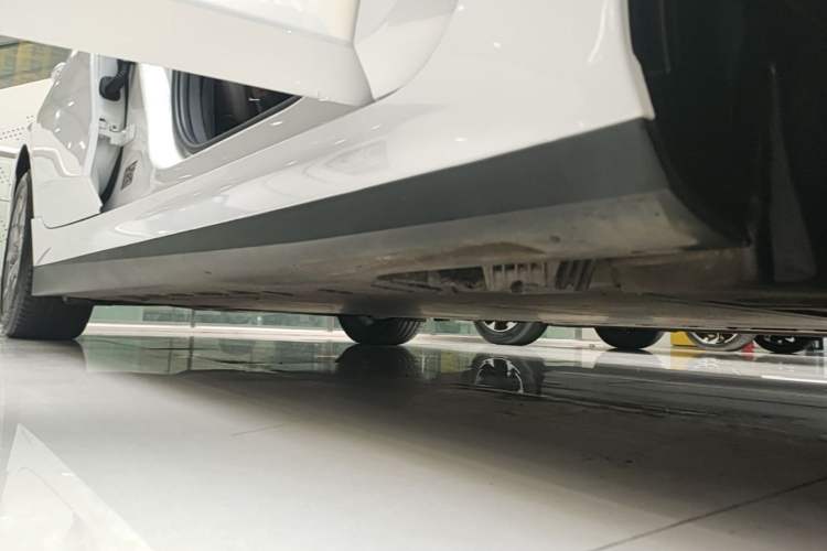 Used BMW i3 2022 eDrive 35 L Right Side Sill