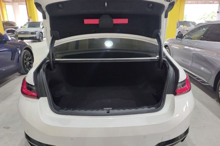 Used BMW i3 2022 eDrive 35 L Trunk