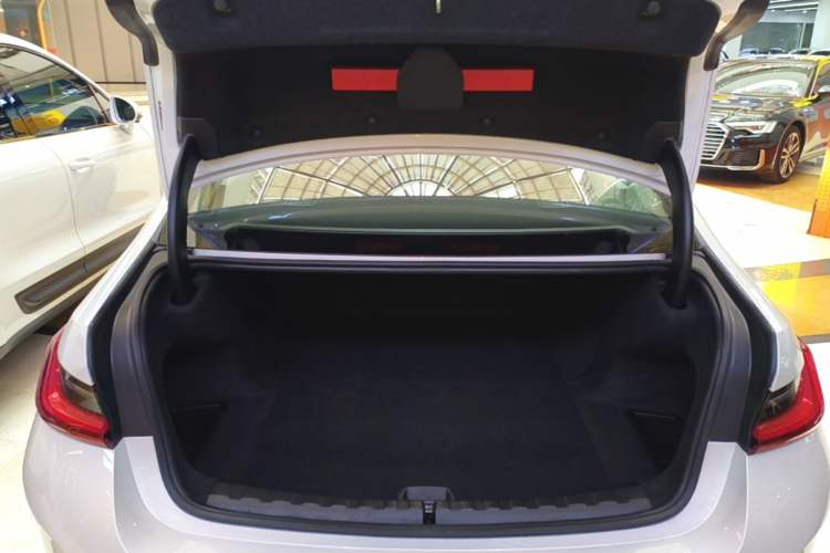Used BMW i3 2022 eDrive 35 L Trunk