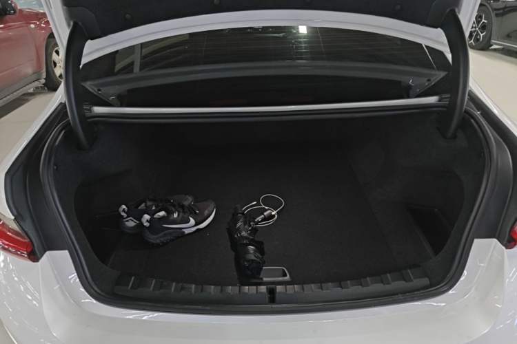Used BMW i3 2022 eDrive 35 L Trunk