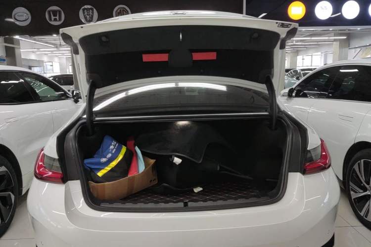 Used BMW i3 2022 eDrive 35 L Trunk