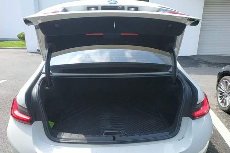 Used BMW i3 2022 eDrive 35 L Trunk