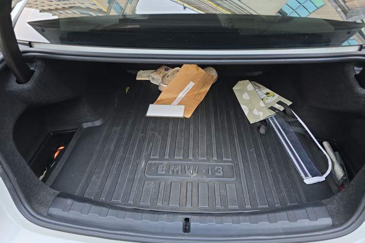 Used BMW i3 2022 eDrive 35 L Trunk