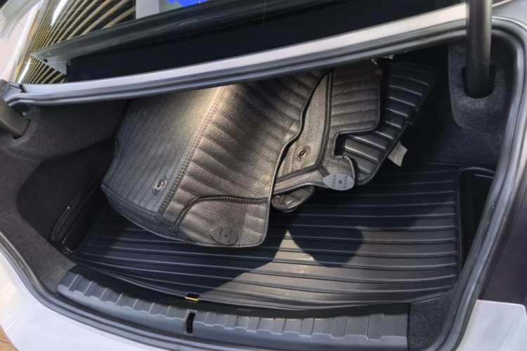 Used BMW i3 2022 eDrive 35 L Trunk