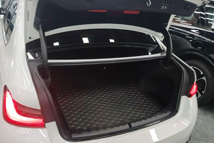 Used BMW i3 2022 eDrive 35 L Trunk
