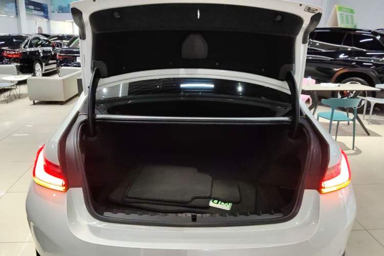 Used BMW i3 2022 eDrive 35 L Trunk
