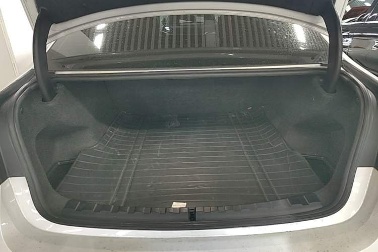 Used BMW i3 2022 eDrive 35 L Trunk