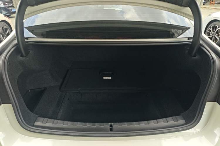 Used BMW i3 2022 eDrive 35 L Trunk