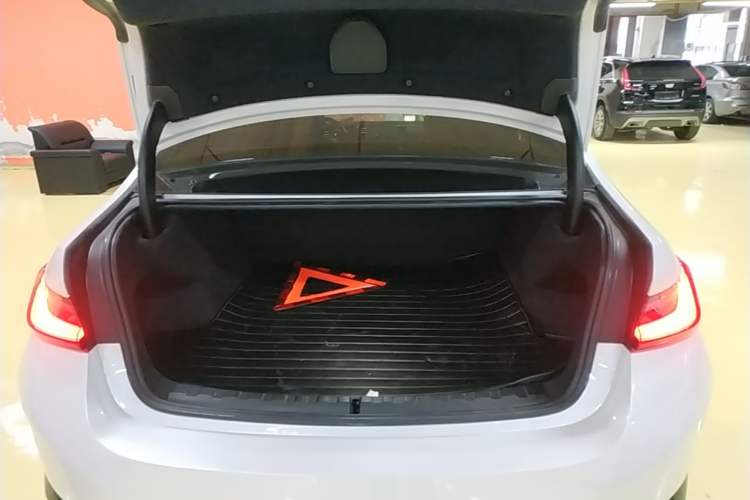 Used BMW i3 2022 eDrive 35 L Trunk