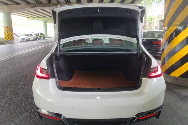 Used BMW i3 2022 eDrive 35 L Trunk