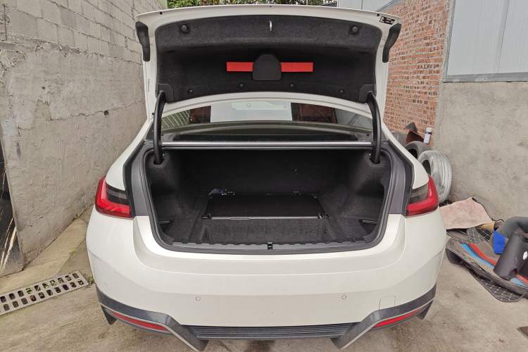 Used BMW i3 2022 eDrive 35 L Trunk