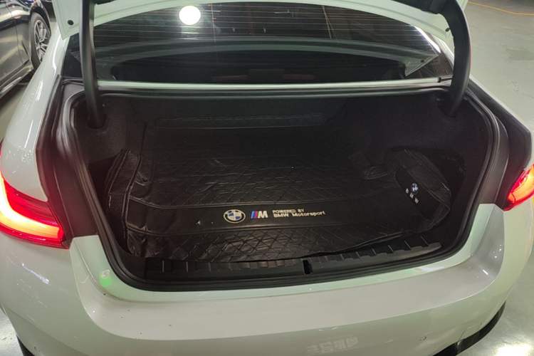 Used BMW i3 2022 eDrive 35 L Trunk