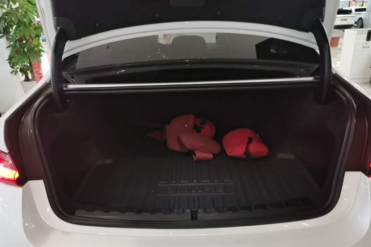 Used BMW i3 2022 eDrive 35 L Trunk