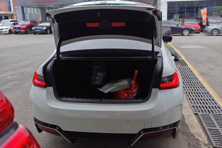 Used BMW i3 2022 eDrive 35 L Trunk