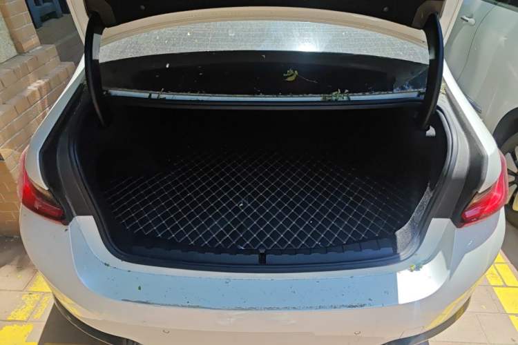 Used BMW i3 2022 eDrive 35 L Trunk