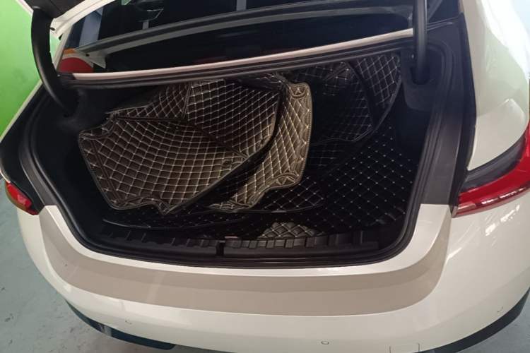 Used BMW i3 2022 eDrive 35 L Trunk