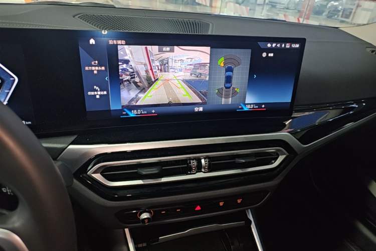 Used BMW i3 2023 eDrive 40 L Midnight Edition Audio And AC Panel