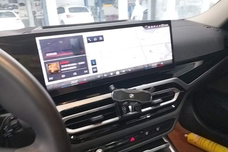 Used BMW i3 2023 eDrive 40 L Midnight Edition Audio And AC Panel