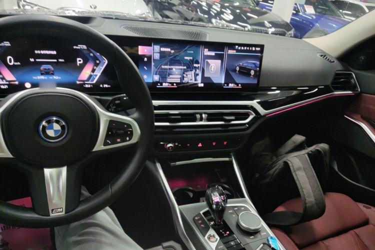 Used BMW i3 2023 eDrive 40 L Midnight Sports Package Center Console