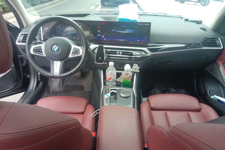 Used BMW i3 2023 eDrive 40 L Midnight Sports Package Center Console
