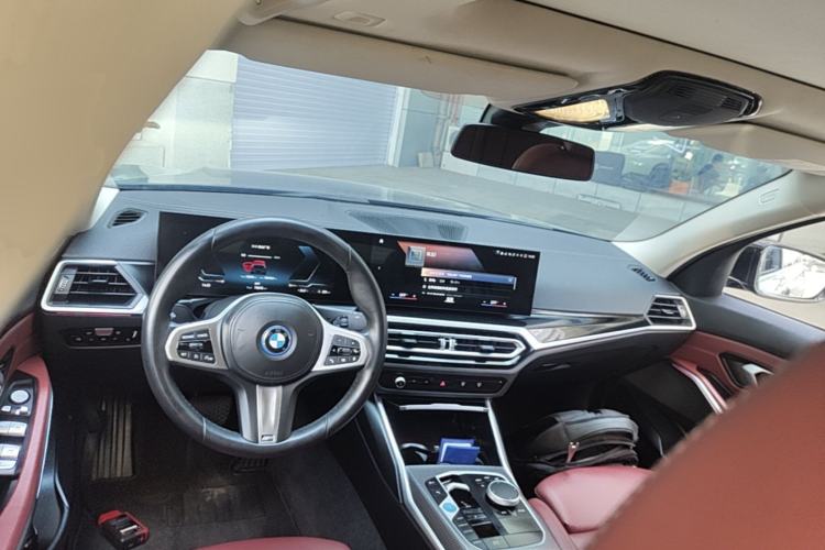 Used BMW i3 2023 eDrive 40 L Midnight Edition Center Console
