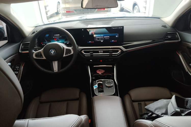 Used BMW i3  Center Console