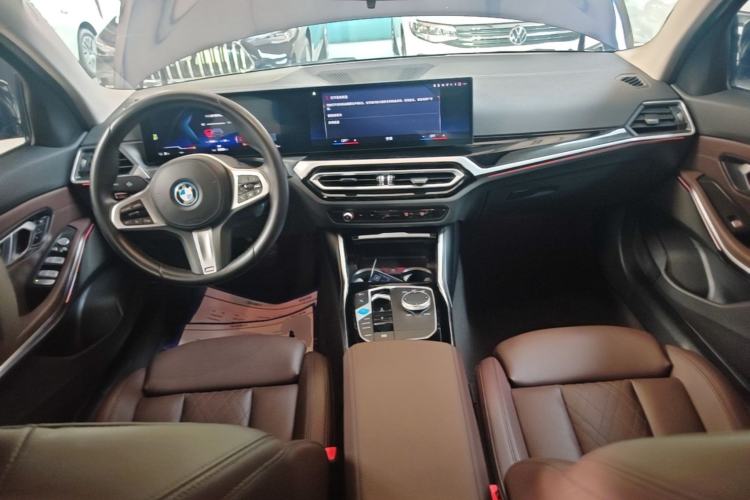 Used BMW i3 2023 eDrive 40 L Midnight Edition Center Console