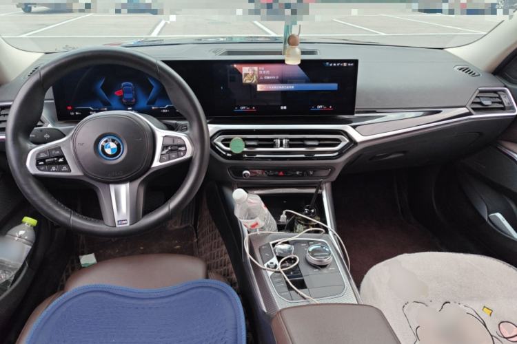 Used BMW i3 2023 eDrive 40 L Midnight Edition Center Console