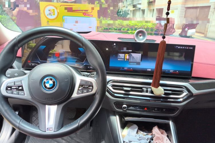 Used BMW i3 2023 eDrive 40 L Midnight Sports Package Center Console