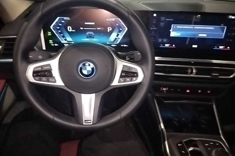 Used BMW i3 2023 eDrive 40 L Midnight Edition Center Console