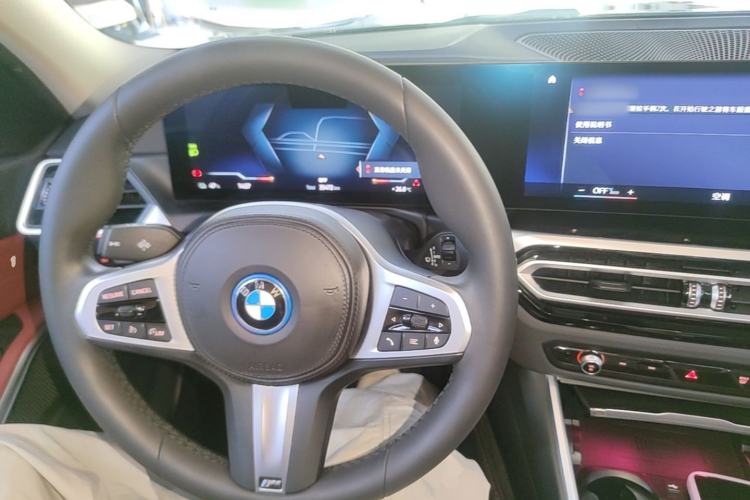 Used BMW i3 2023 eDrive 40 L Midnight Edition Center Console