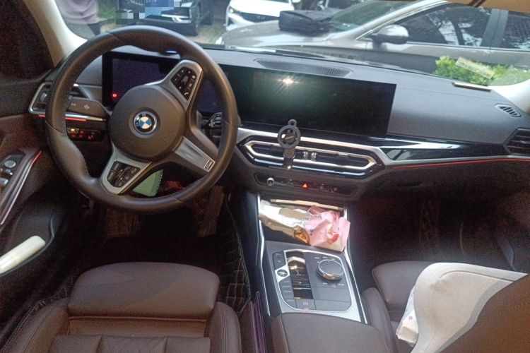 Used BMW i3 2023 eDrive 40 L Midnight Edition Center Console