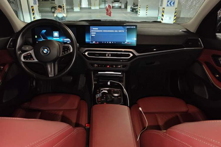 Used BMW i3 2023 eDrive 40 L Midnight Edition Center Console