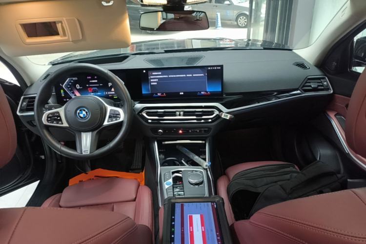 Used BMW i3 2023 eDrive 40 L Midnight Sports Package Center Console