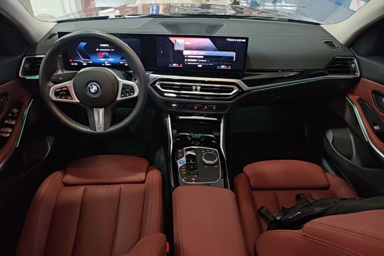 Used BMW i3 2023 eDrive 40 L Midnight Edition Center Console