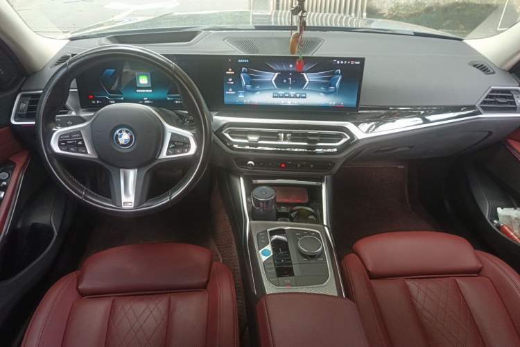 Used BMW i3 2023 eDrive 40 L Midnight Sports Package Center Console