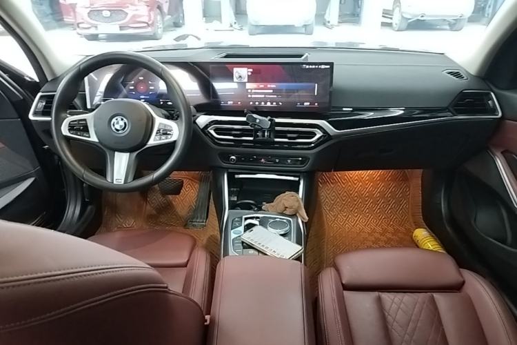 Used BMW i3 2023 eDrive 40 L Midnight Edition Center Console
