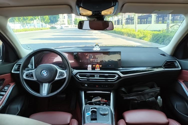 Used BMW i3 2023 eDrive 40 L Midnight Edition Center Console