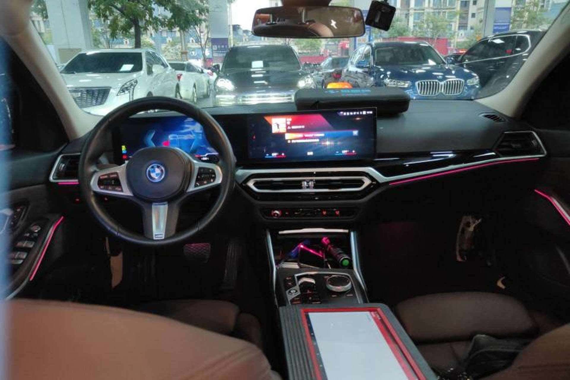 Used BMW i3 2023 eDrive 40 L Midnight Edition Center Console