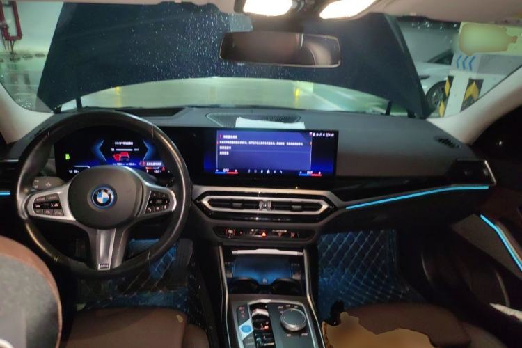 Used BMW i3 2023 eDrive 40 L Midnight Sports Package Center Console