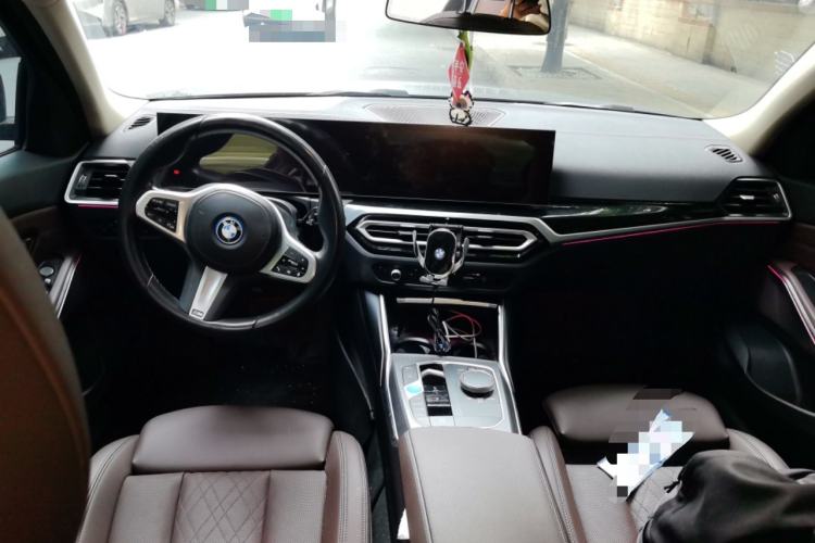 Used BMW i3 2023 eDrive 40 L Midnight Edition Center Console